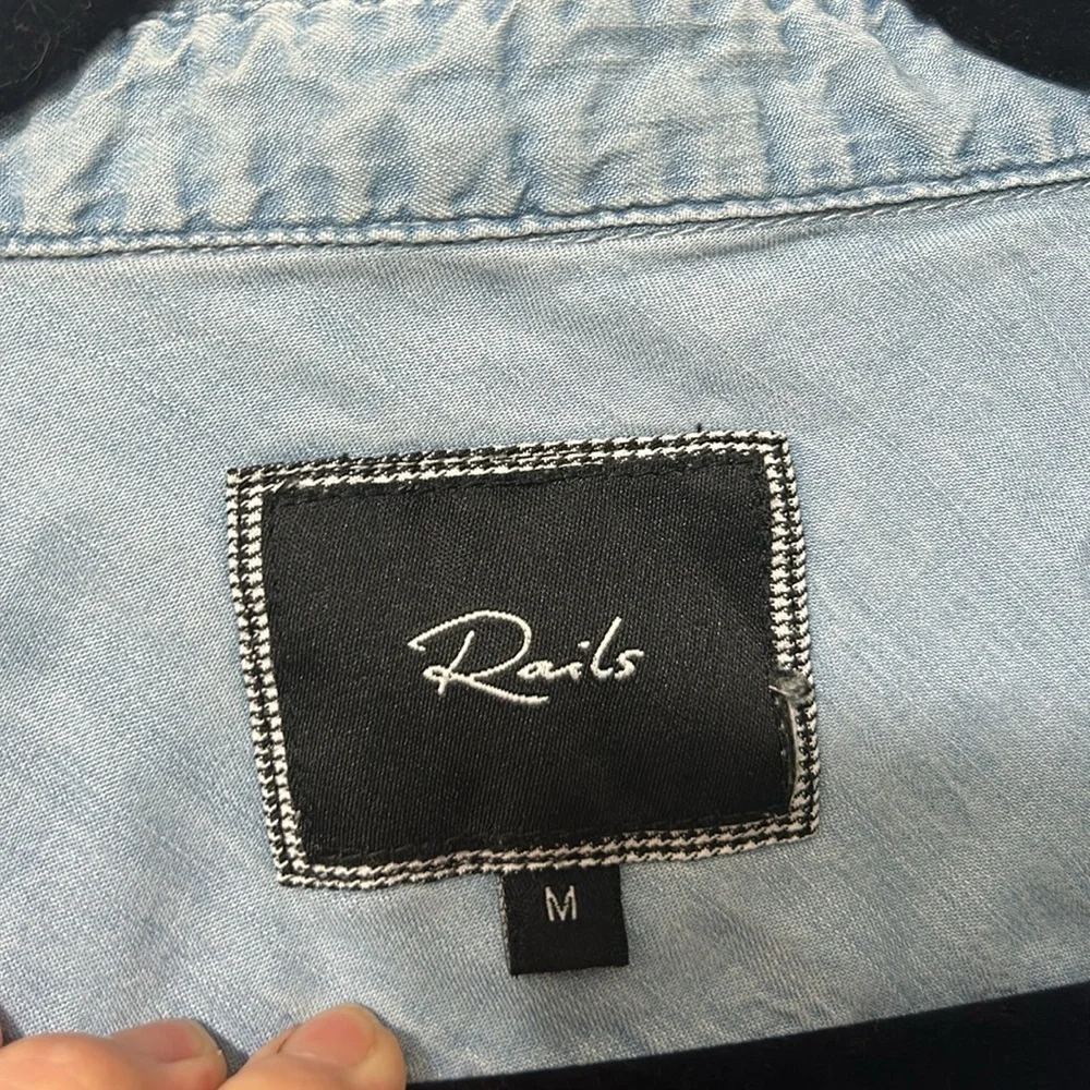 Rails denim chambray shirt size medium - Picture 3 of 6